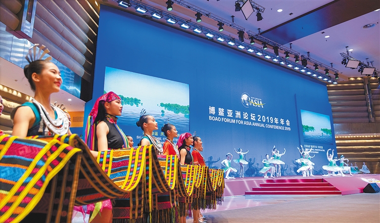 优美歌舞点亮博鳌“海南之夜”