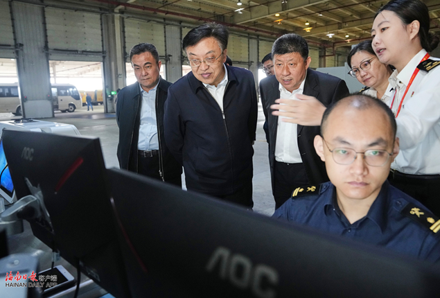 冯飞：锚定提升通关便利性目标 只争朝夕高标准推进口岸建设工作